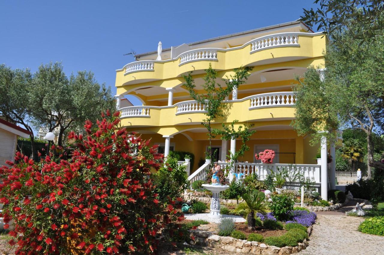 Apartments Dandelion Биоград на Мору Екстериор снимка